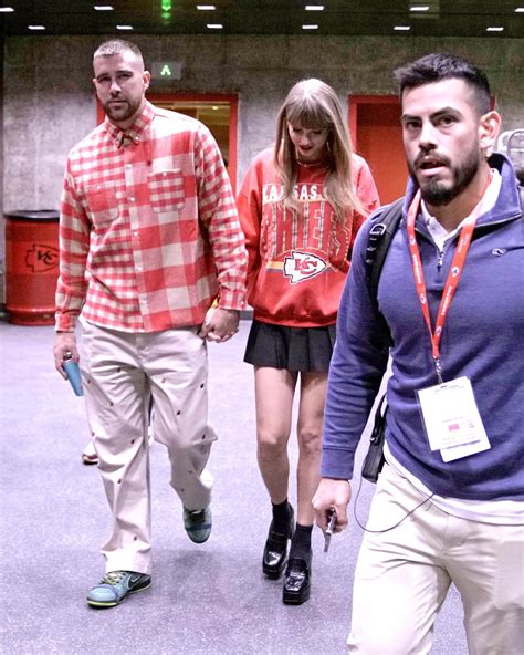 is taylor swift with travis kelce today